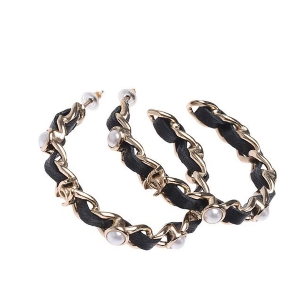 Authentic- CHANEL 19k leather and pearl earrings!